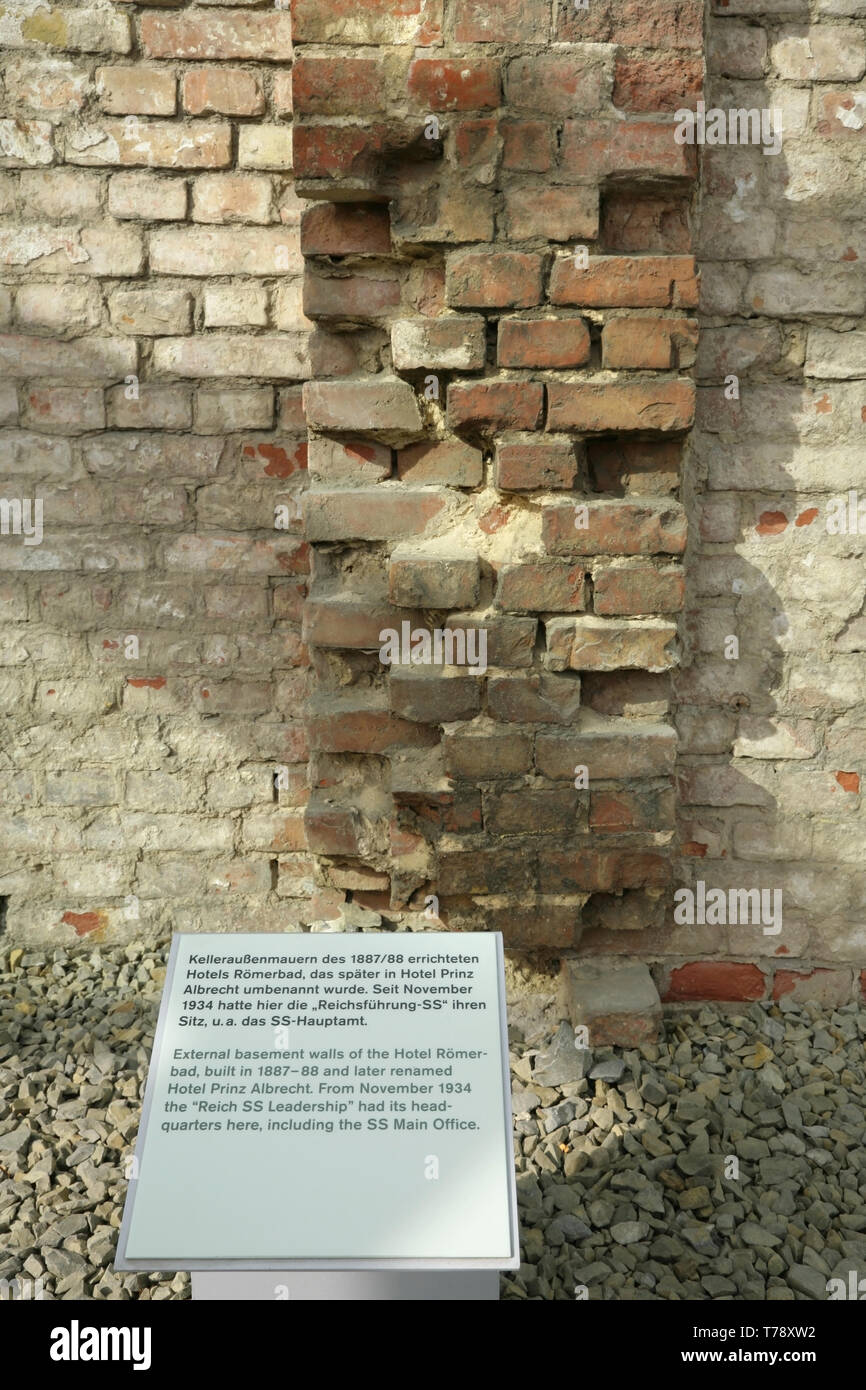 Ausgegrabenen Fundamente und Keller des ehemaligen SS/Gestapo Hauptquartier an der Topographie des Terrors, Berlin, Deutschland. Stockfoto