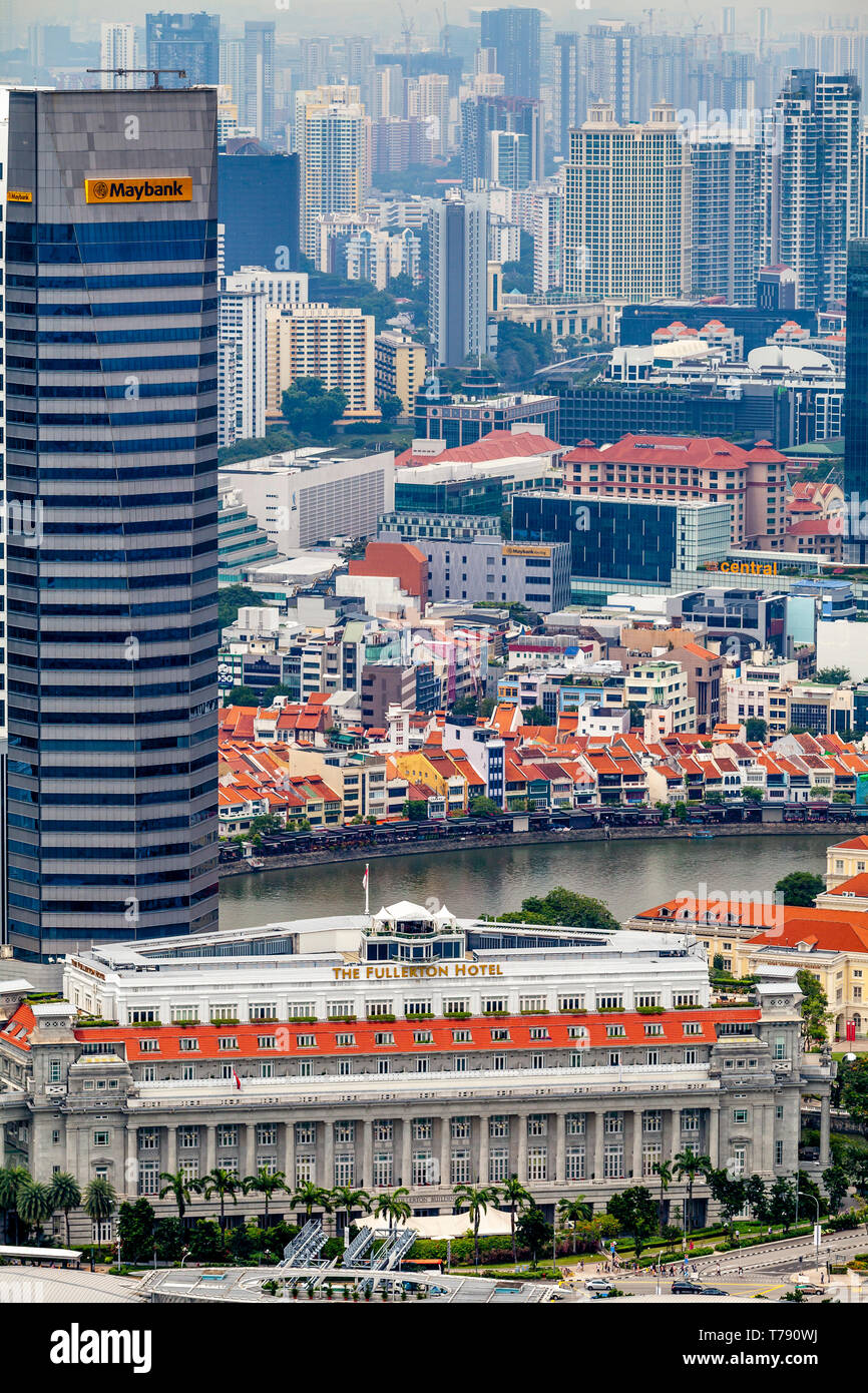 Eine Luftaufnahme des Fullerton Hotel, Boat Quay und die Skyline von Singapur, Singapur, Südostasien Stockfoto