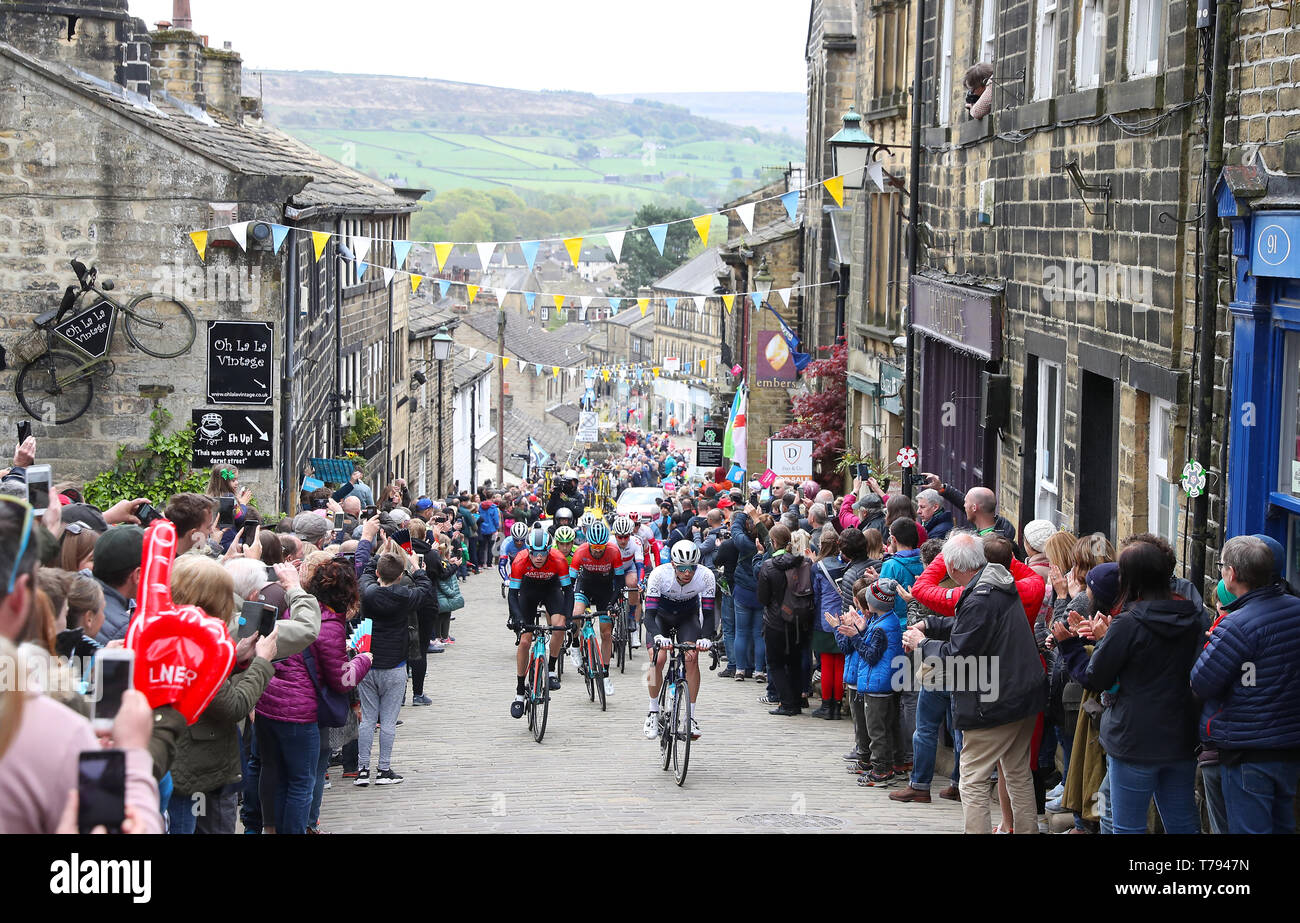 Die break away Gruppe Fahrten durch Howarth während Phase 4 des Tour de Yorkshire. Stockfoto