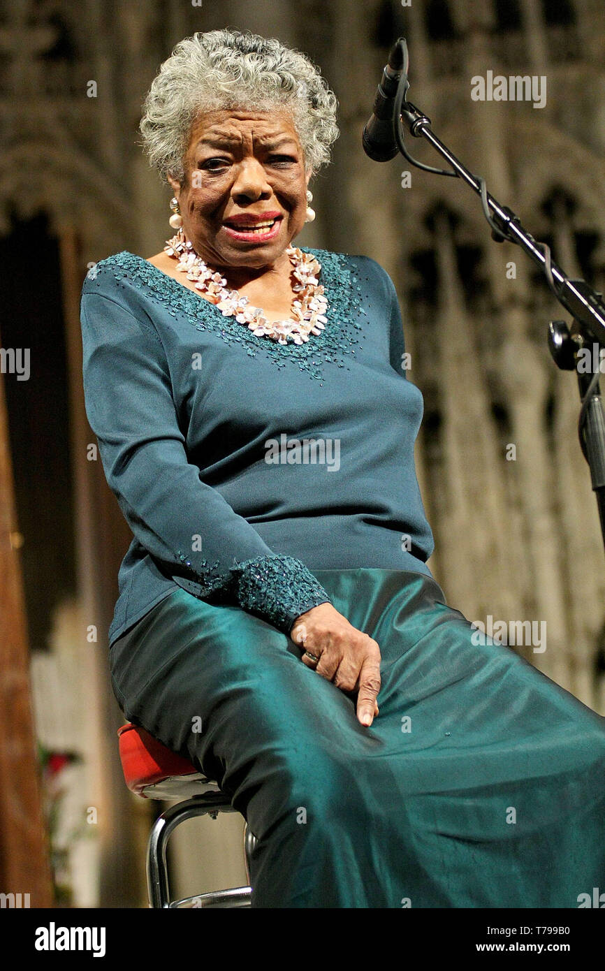 New York, USA. 24. Februar, 2009. Maya Angelou an der Trauerfeier für Odetta Holmes in Riverside Church. Quelle: Steve Mack/Alamy Stockfoto