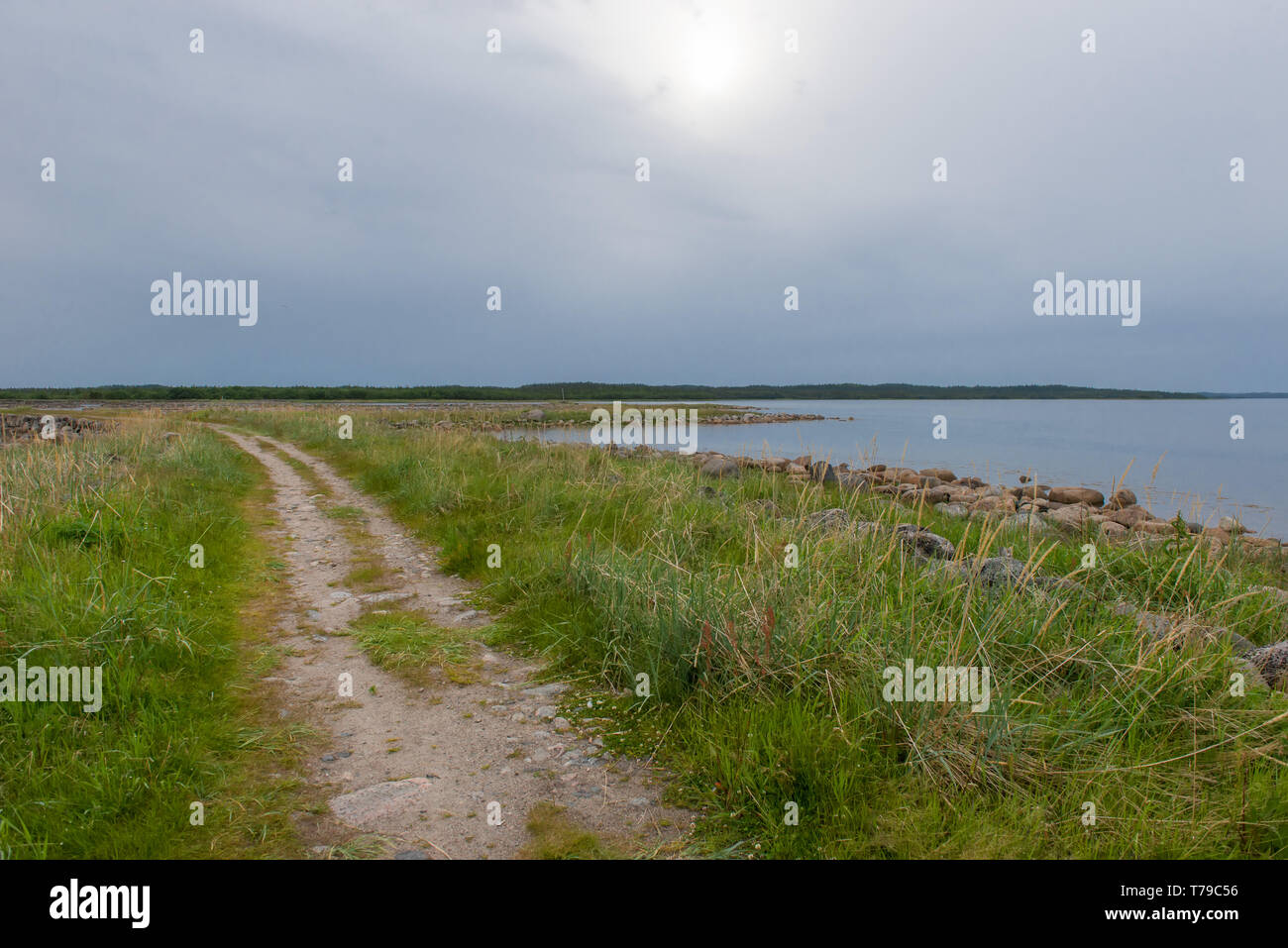 Big Solovetsky dam verbinden die Insel der Großen Solovetsky Insel mit großen Muksalma. Länge 1200 Meter, Breite 7 Meter Stockfoto