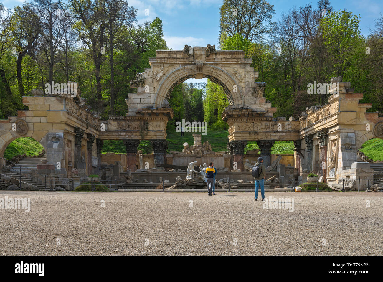 Römische Ruinen Schönbrunn Wien, Blick auf die römische Ruine (erbaut 1778) im Schlosspark Schönbrunn in Wien, Wien, Österreich. Stockfoto
