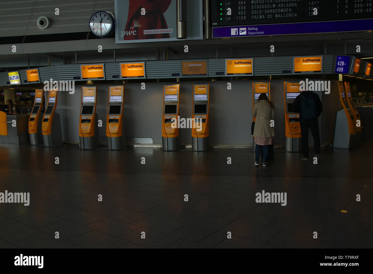 Vorabend Check In Flughafen Frankfurt www.alamy.de