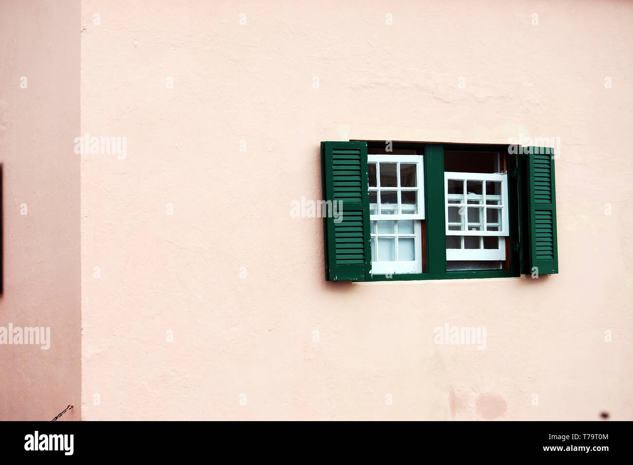 Kleines Fenster in Bermuda Stockfoto