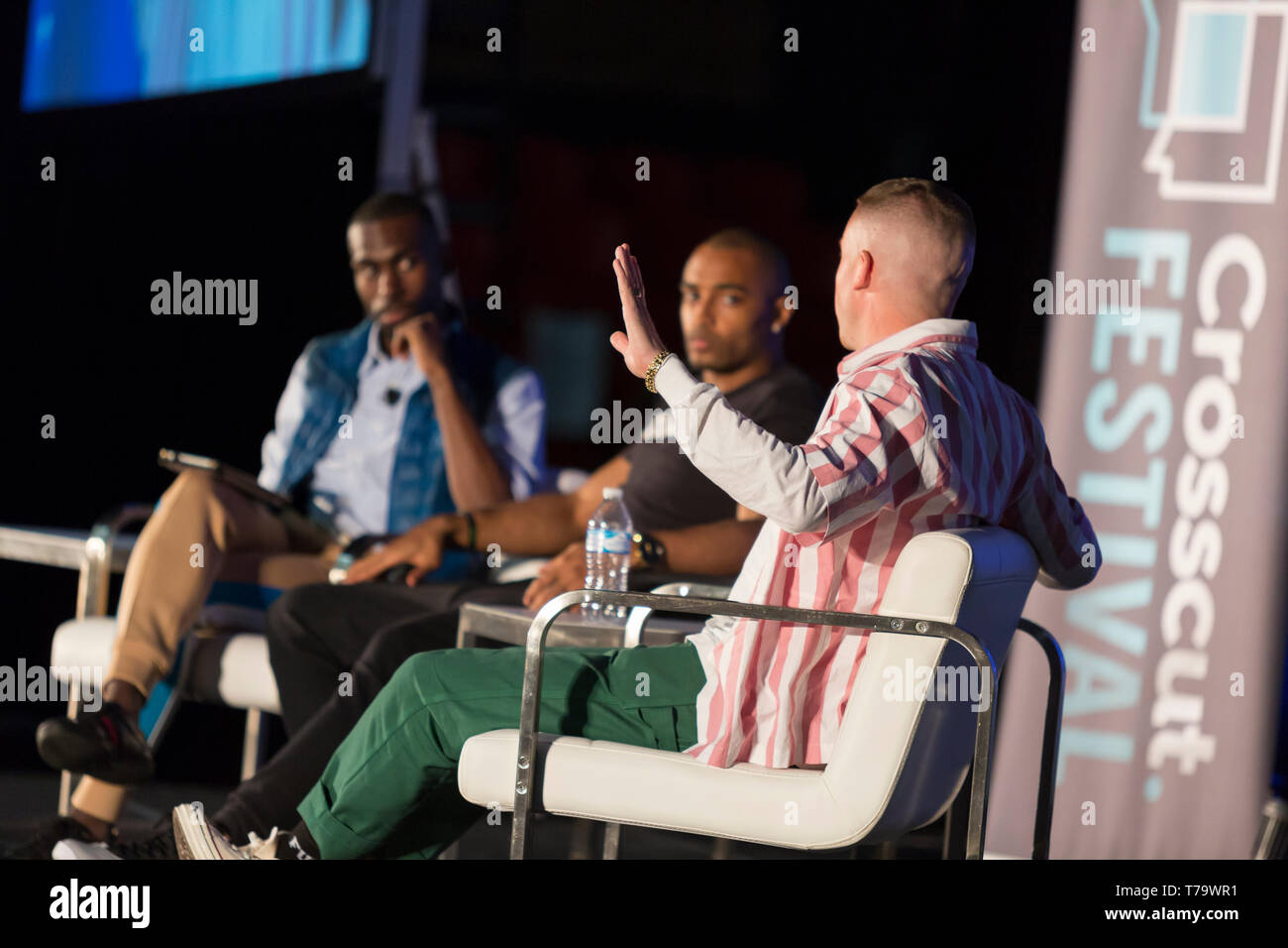 Seattle, Washington: Macklemore, Vornamen Ben Haggerty, spricht während einer Panel im Crosscut Festival. Aktivist und Autor DeRay McKesson führen eine Co Stockfoto
