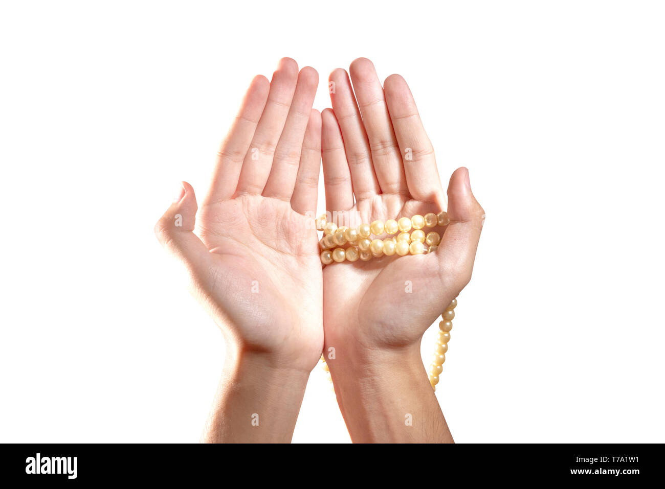 Muslimische Hände betend mit gebetsperlen isoliert auf weißem Hintergrund Stockfoto