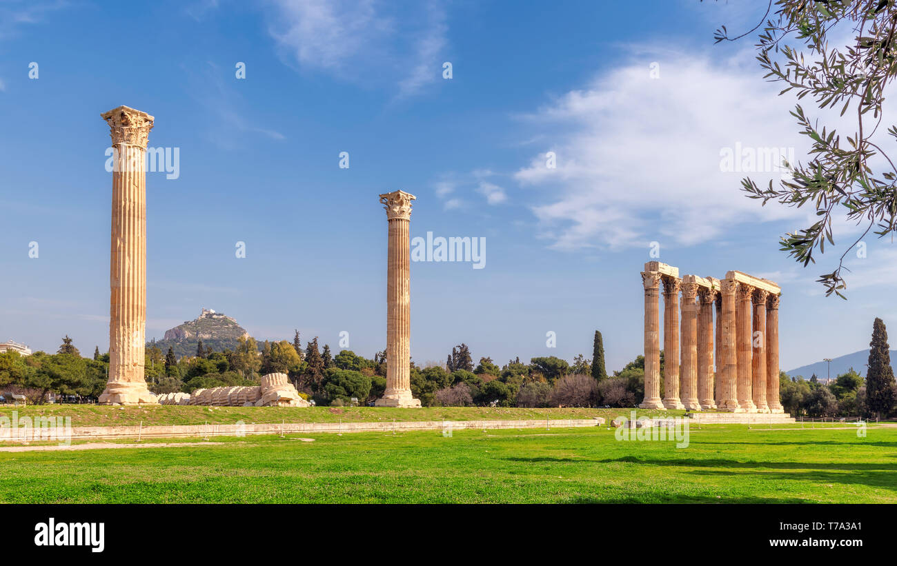 Spalten der antike Tempel des Olympischen Zeus, Athen, Griechenland Stockfoto
