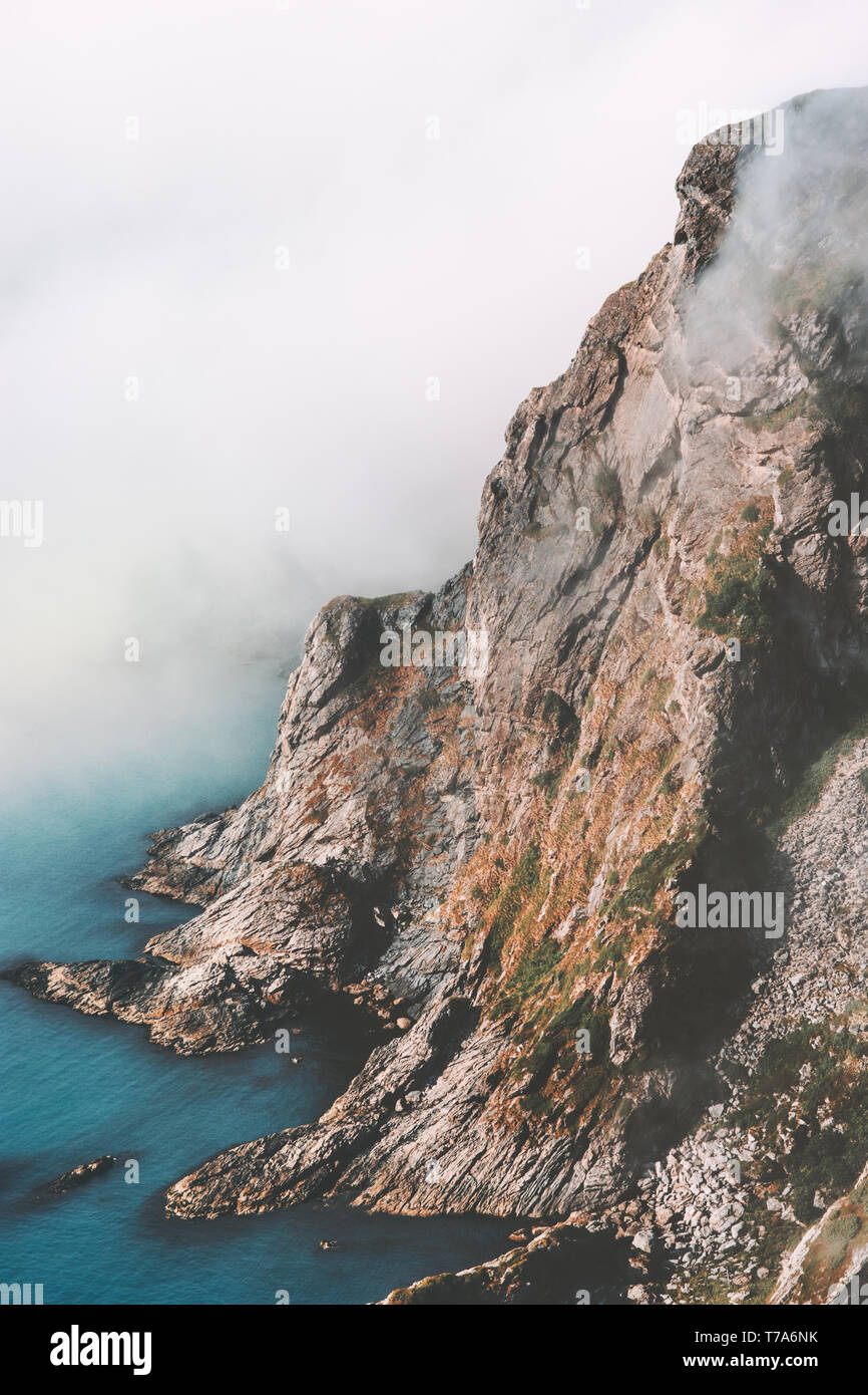 Fels und Meer Landschaft reisen Luftaufnahme Wildnis Natur Landschaft Stockfoto