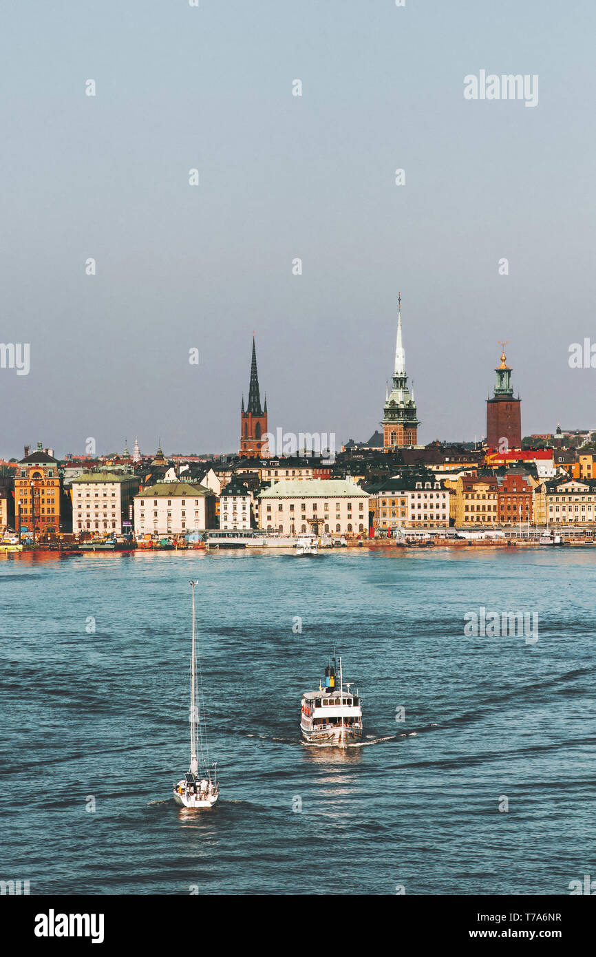 Stockholm Stadtbild Luftbild und touristischen Yachten im Meer Schweden Europa reisen Stockfoto