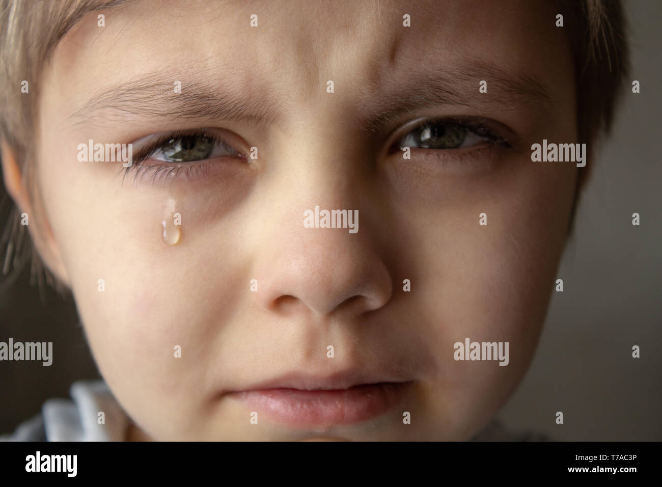 Mit Tranen In Den Augen Stockfotos Und Bilder Kaufen Alamy