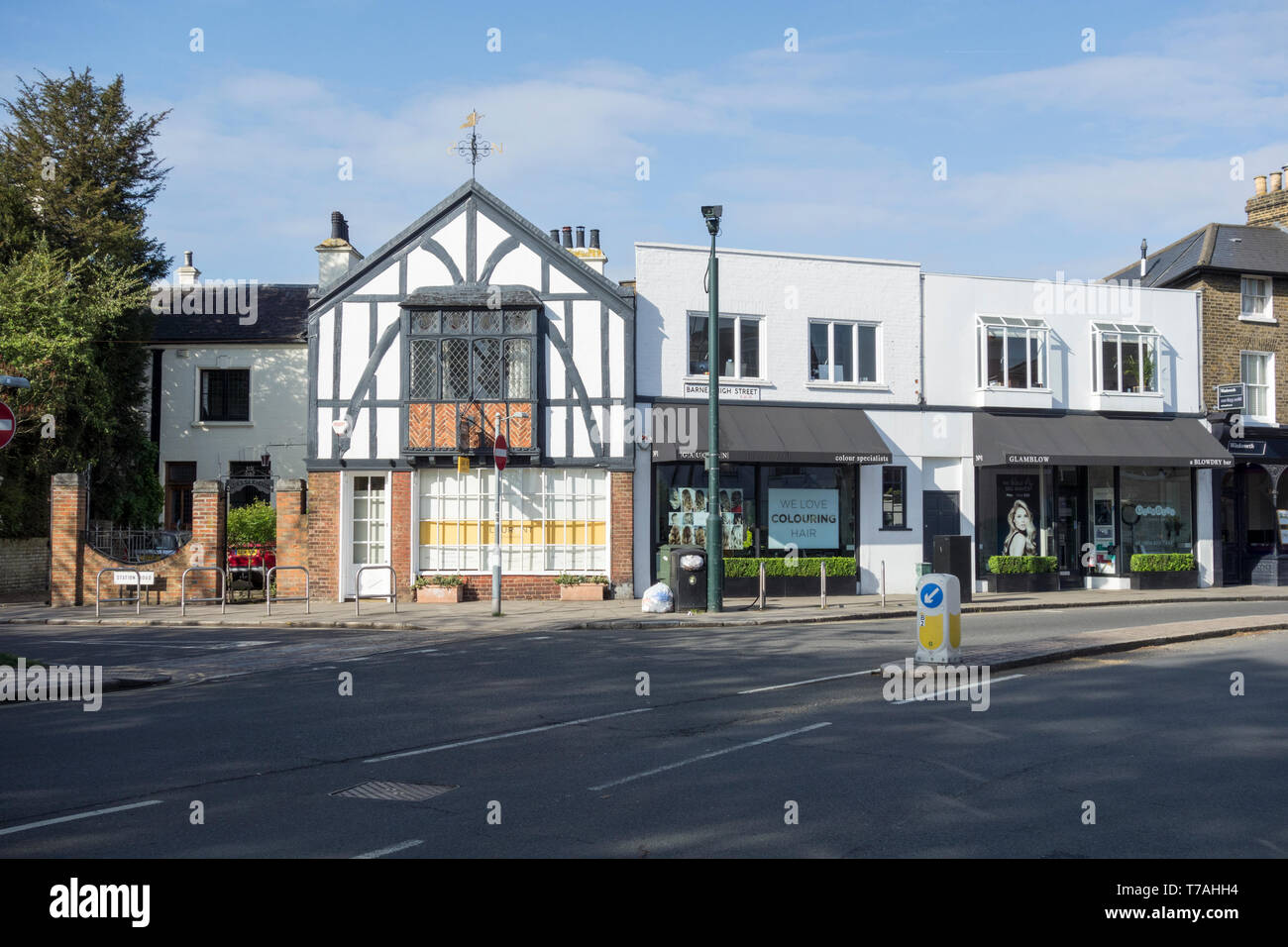 Das Äußere von Essex Lodge ein Fachwerkhaus auf Station Road, Barnes, London, SW13, Großbritannien Stockfoto