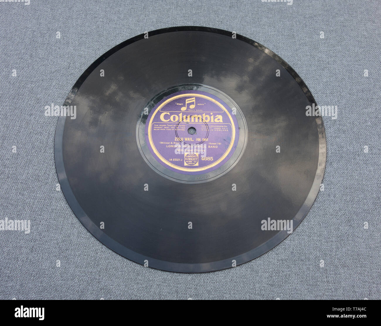 Columbia Gramophone Company Record Label mit Zulu Wand, Foxtrot mit dem Londoner Radio Dance Band auf einem alten 78-U/min notieren Stockfoto