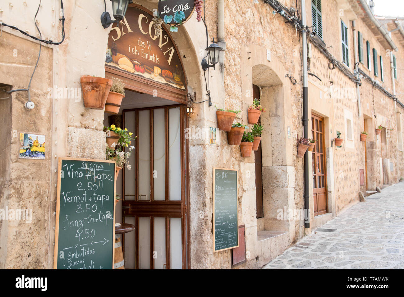 VALLDEMOSSA, SPANIEN - JUNI 2016 außen Sa Cova essen Shop in Valldemossa auf Juni 2016 in Valldemossa, Spanien Stockfoto