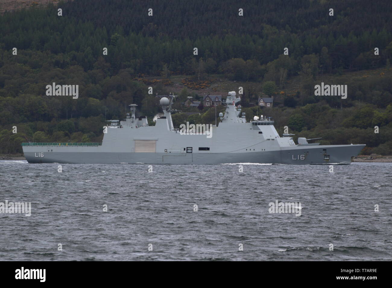 KDM Absalon (L16), ein absalon-Schiff der norwegischen Marine betrieben, vorbei an Greenock bei der Ankunft für Übung gewaltige Shield 2019 Stockfoto