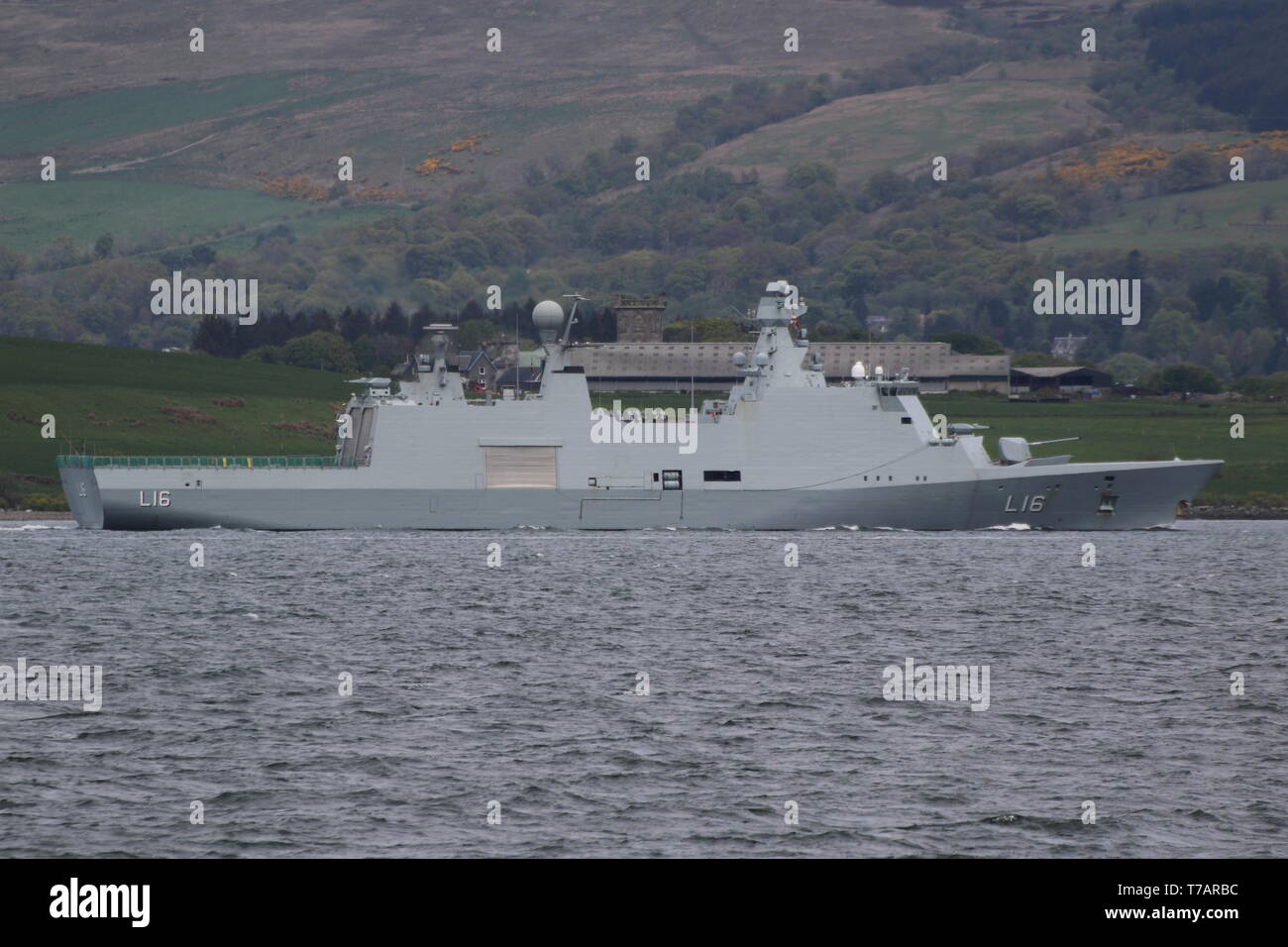 KDM Absalon (L16), ein absalon-Schiff der norwegischen Marine betrieben, vorbei an Greenock bei der Ankunft für Übung gewaltige Shield 2019 Stockfoto