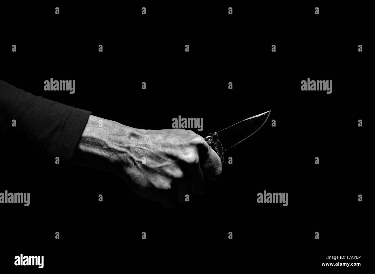 Männliche hand mit einem Messer in Schwarz und Weiß. Stockfoto