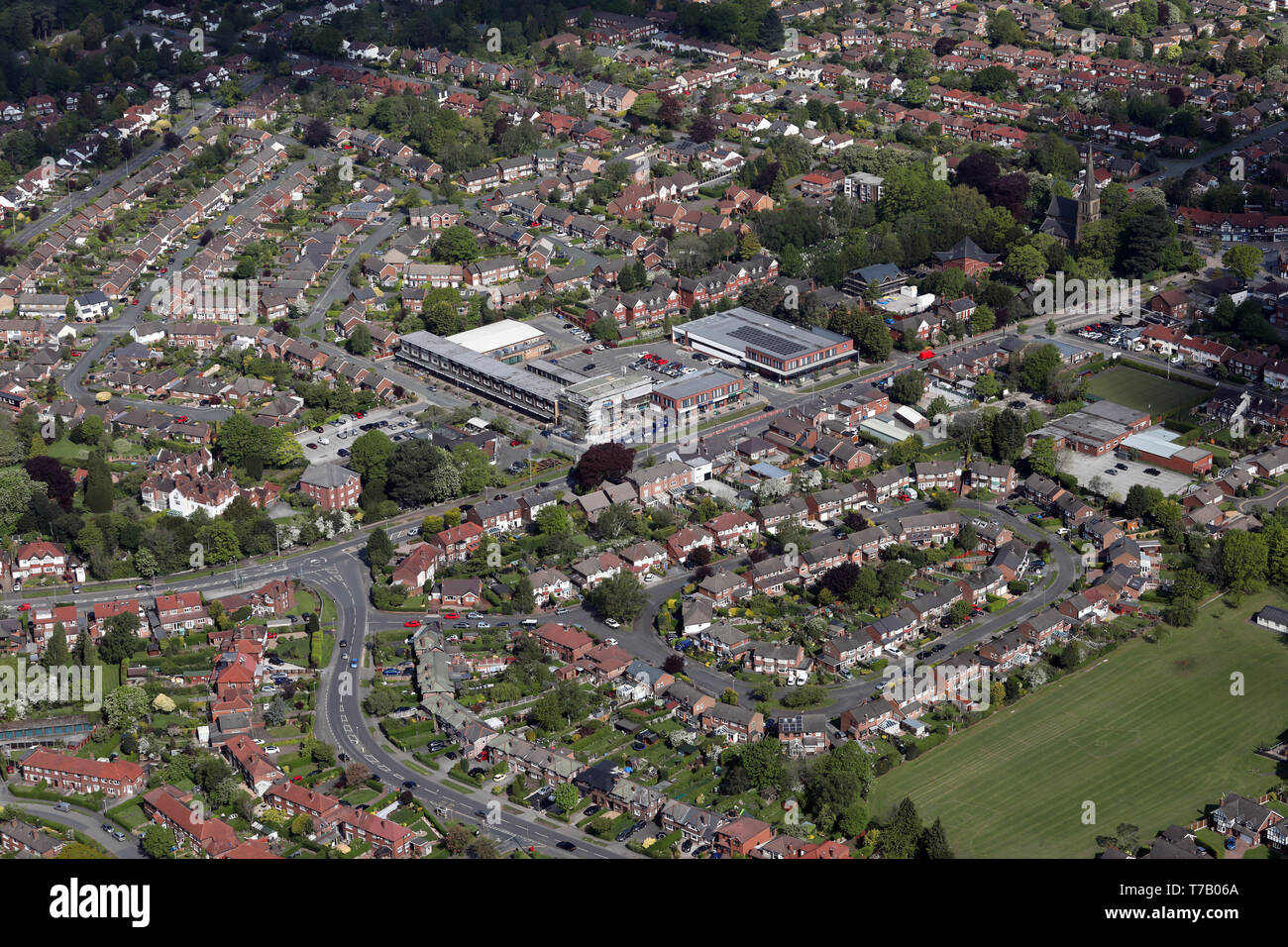 Luftaufnahme von Geschäften auf die London Road (A523) in Poynton, Stockport, Manchester Stockfoto