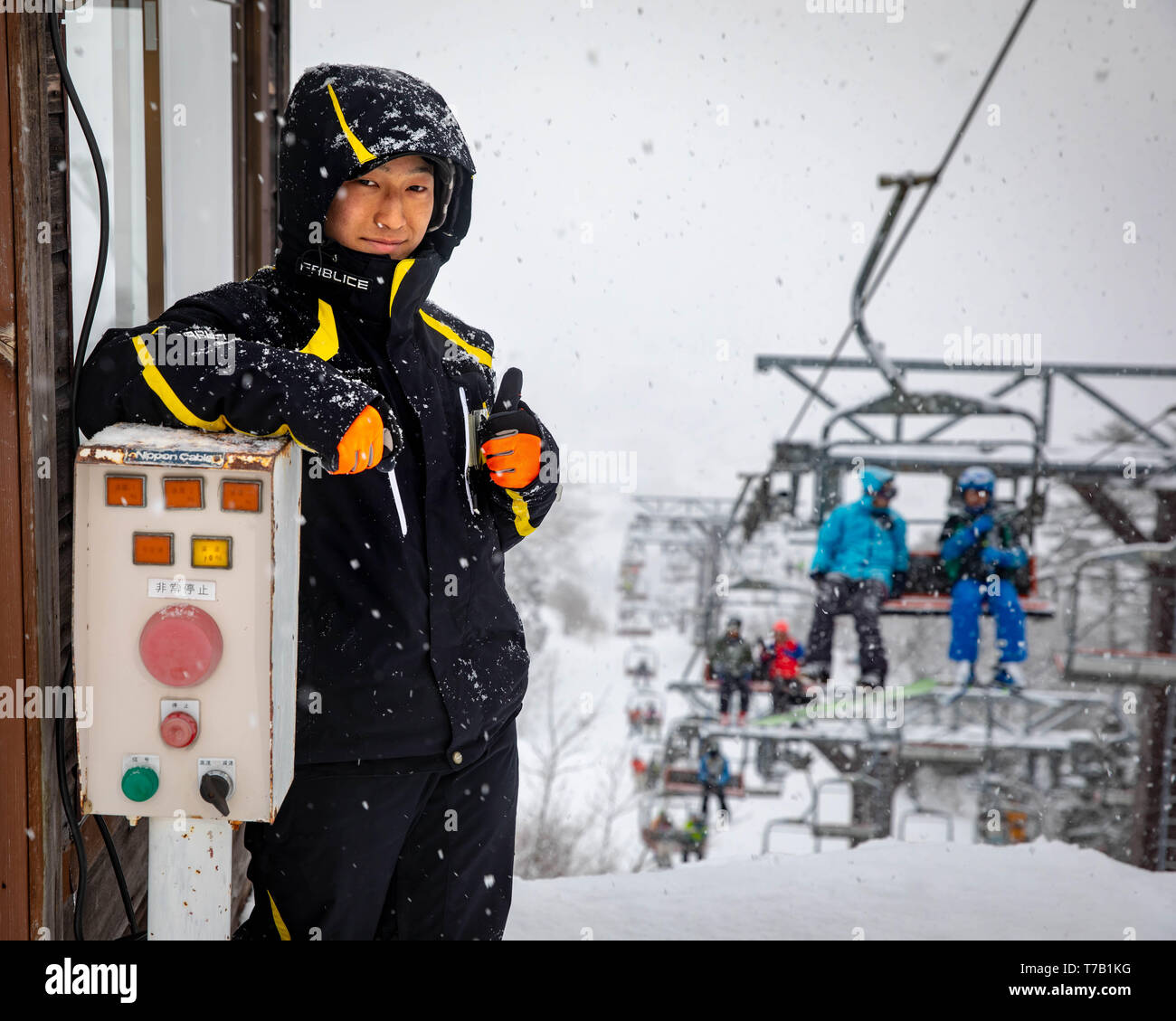 Skilift-Arbeiter, Hakuba, Japan Stockfoto