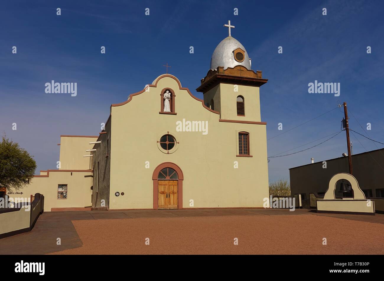 EL PASO, TX-23 Mar 2019 - Blick auf das Wahrzeichen Ysleta Mission Church in die Ysleta Del Sur Pueblo in El Paso, Texas entfernt. Stockfoto