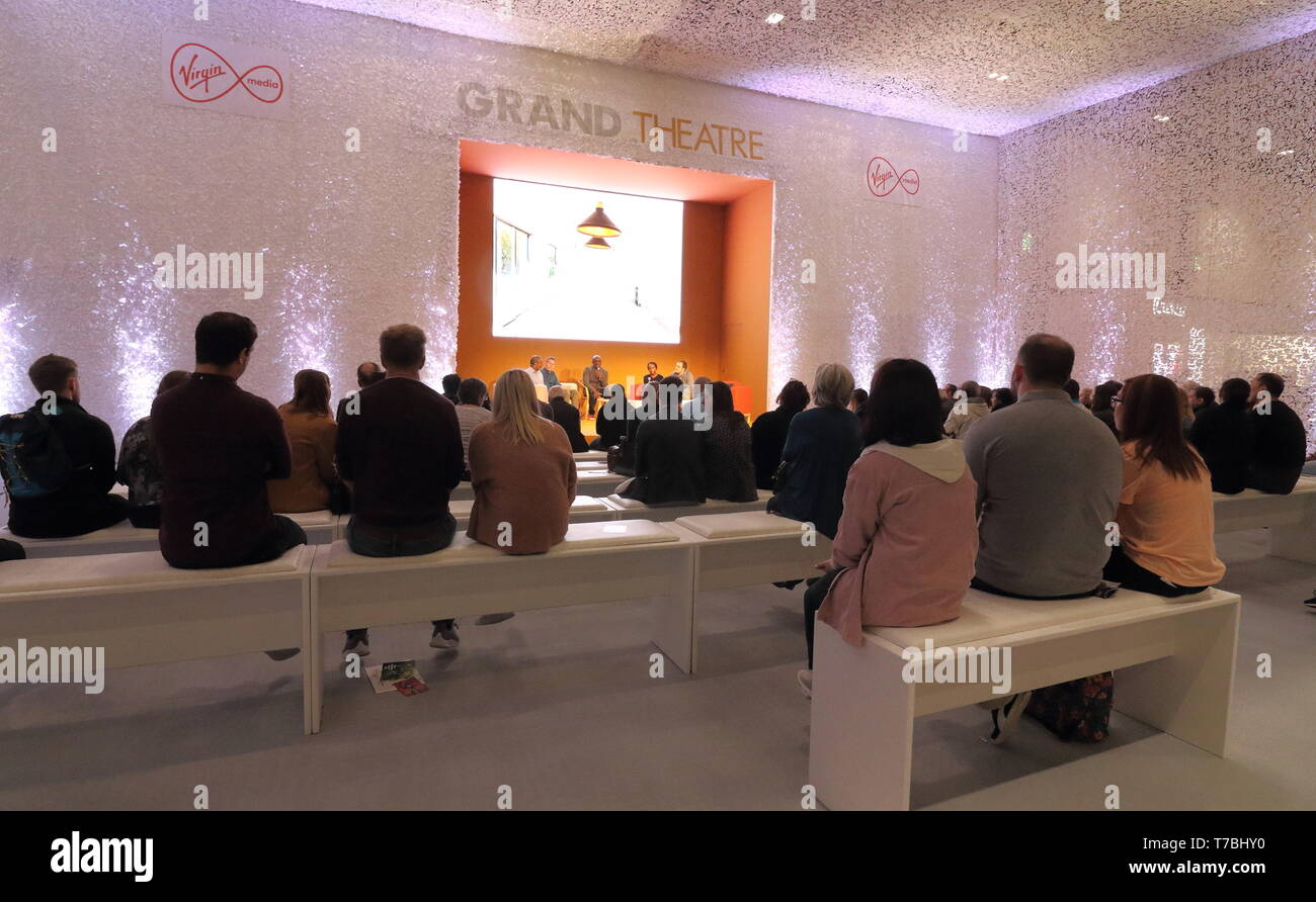 London, Großbritannien. 5 Mai, 2019. Reden, die in Fortschritt im Grand Theater gesehen während der Ausstellung. Grand Designs Live Ausstellung von Anglian Verbesserungen Home gesponsert, mit mehr als 500 Ausstellern in den Zonen für nachhaltige Technologie, Bauen, Design, Technik, Einrichtung, Küchen & Bäder, Gärten, Lebensmittel und Haushaltswaren. Die Show bietet Besuchern eine einzigartige Gelegenheit, um zu sehen, alle die neuesten Trends für die Startseite sowie viele Produkte noch nie zuvor gesehen. Auf der Grundlage der Kanal 4 TV-Serien und in Excel London statt. Credit: Keith Mayhew/SOPA Images/ZUMA Draht/Alamy leben Nachrichten Stockfoto