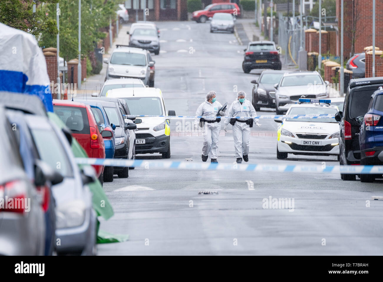 Bootle, Merseyside, UK. 6. Mai, 2019. Ein Mord Untersuchung eingeleitet worden, nachdem ein Mann in Monfa Straße im Bootle Bereich Sefton in Merseyside gefunden wurde um 1:55 Uhr am Montag, 6. Mai 2019 nach einer Auseinandersetzung. Der Mann wurde im Krankenhaus, wo er starb. Quelle: Christopher Middleton/Alamy leben Nachrichten Stockfoto