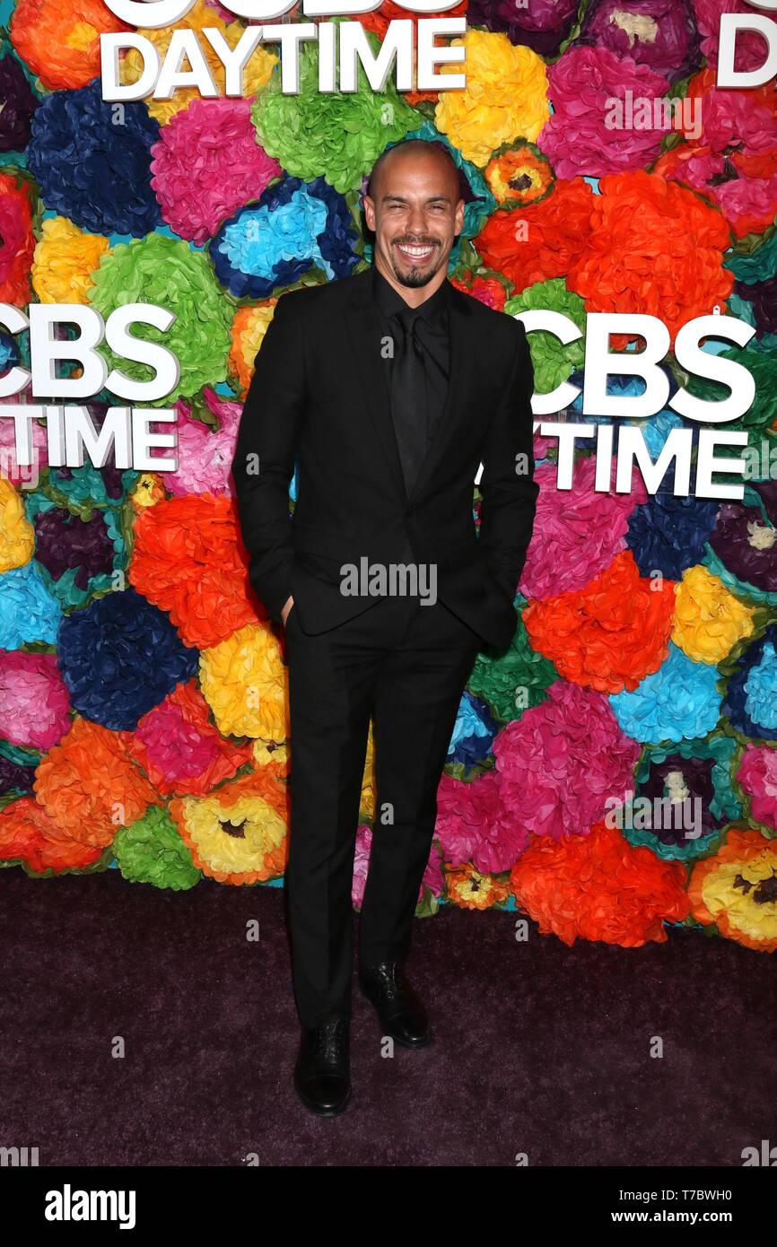 Bryton James in der Ankunftshalle für 2019 CBS Daytime Emmy nach Partei, Pasadena Convention Center, Pasadena, CA Mai 5, 2019. Foto von: Priscilla Grant/Everett Collection Stockfoto