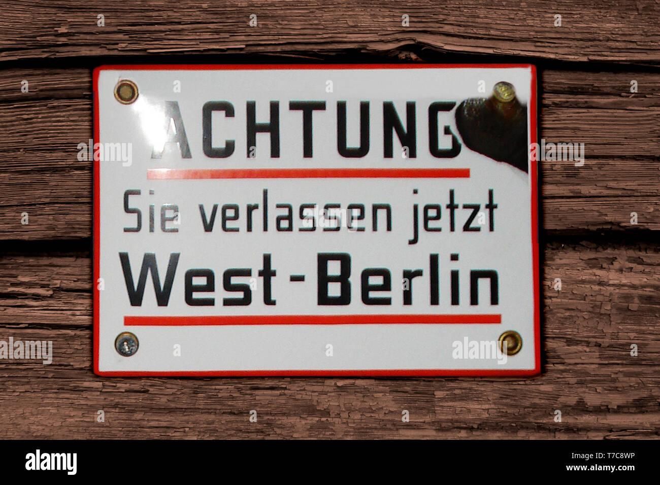 Achtung Sign In Berlin Stockfotos & Achtung Sign In Berlin ...
