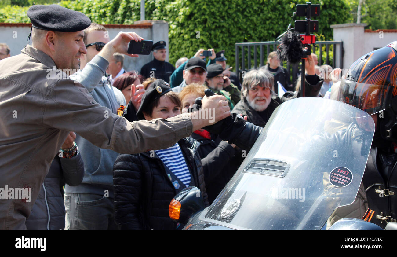 Über 200 Mitglieder der Nacht Wölfe, Russische nationalistische Motorrad Club, cross Prag Hommage an die Rote Armee Krieg Toten aus dem Zweiten Weltkrieg in Zahlen Stockfoto