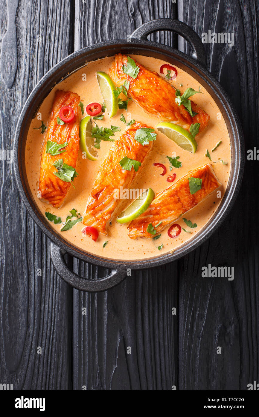Ausschreibung Lachsfilet in würziger Thailändische Kokos curry mit Kalk ...
