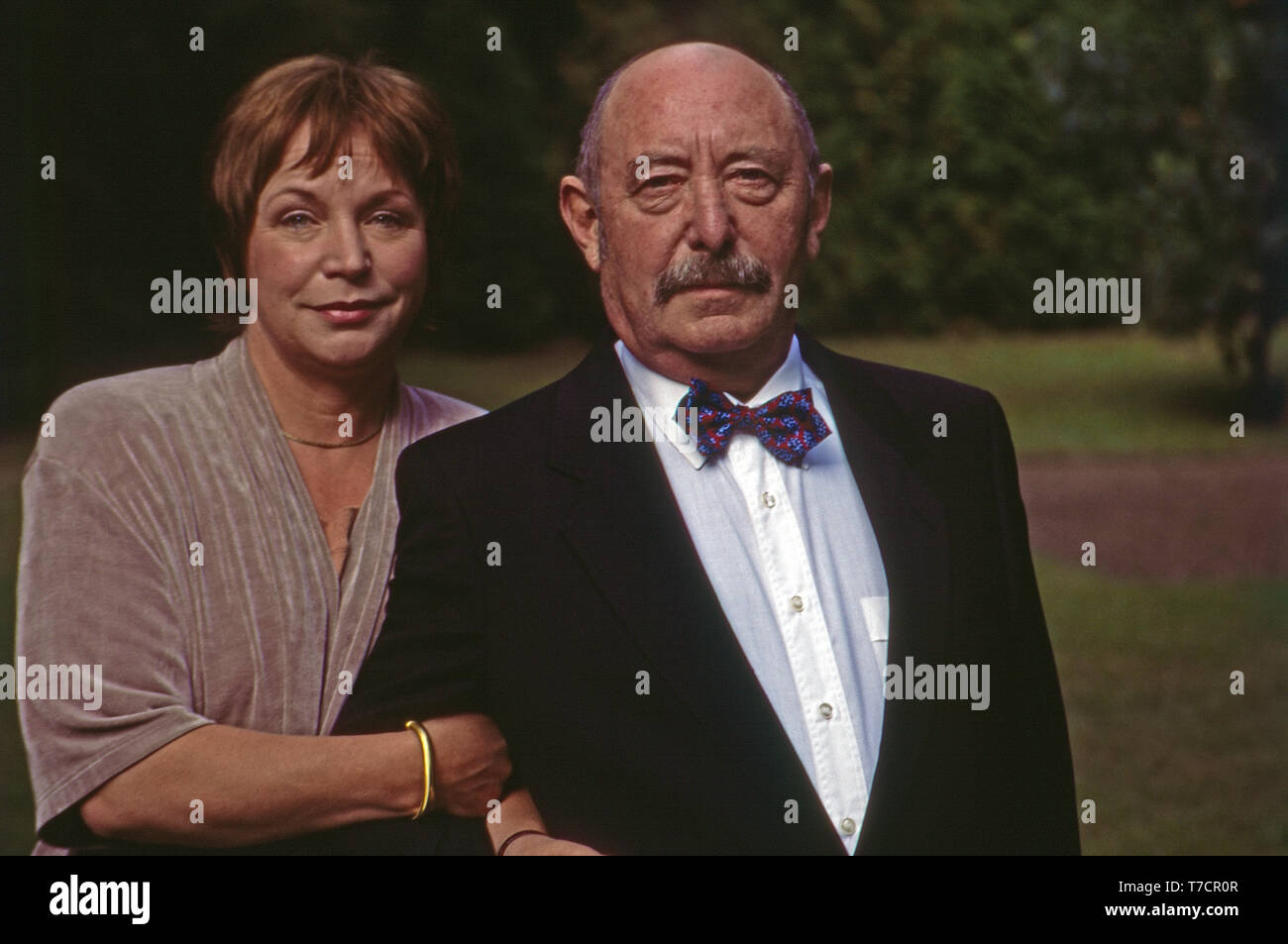 Mit einem Bein im Grab, Fernsehserie, Deutschland 1996 - 1998