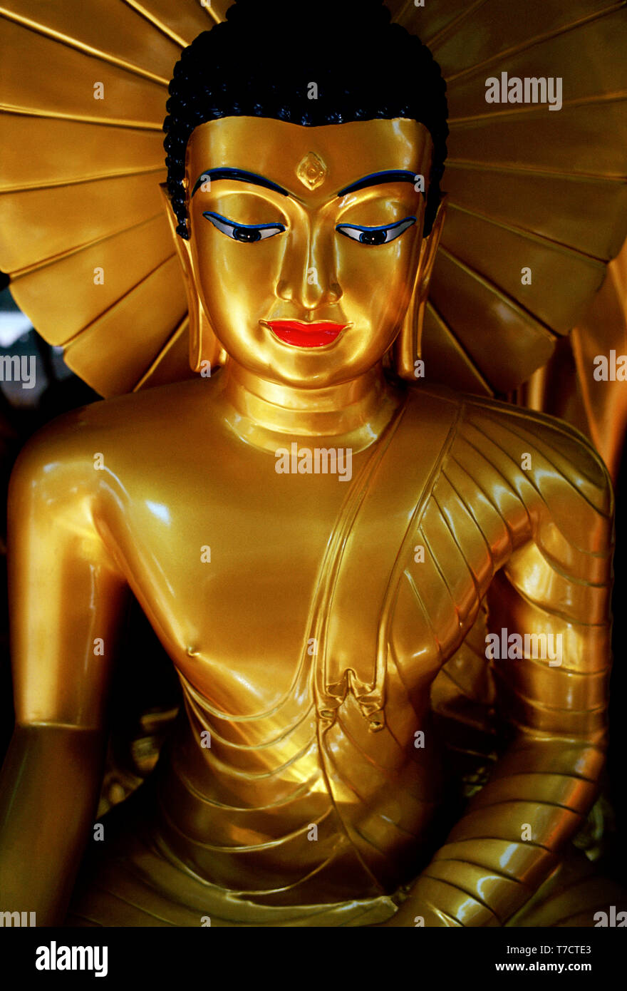 Buddha Statuen in Bamrung Muang Road in Bangkok, Thailand in Südostasien im Fernen Osten. Indochina Buddhismus Buddhistische Religion Spiritualität Stockfoto