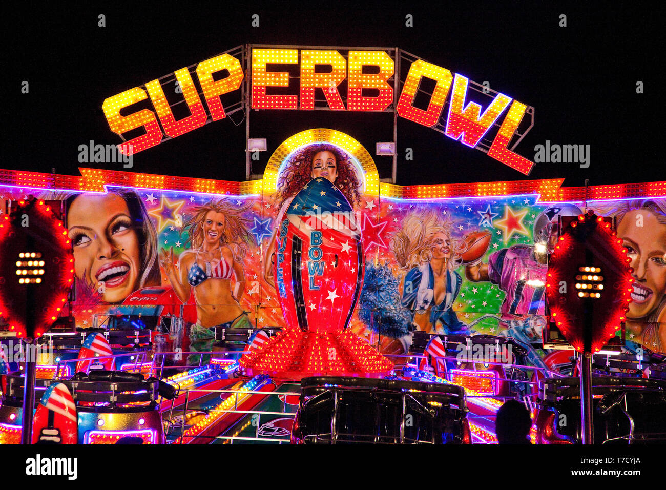 Nacht Fahrgeschäfte im Great Dorset Steam Fair. Stockfoto