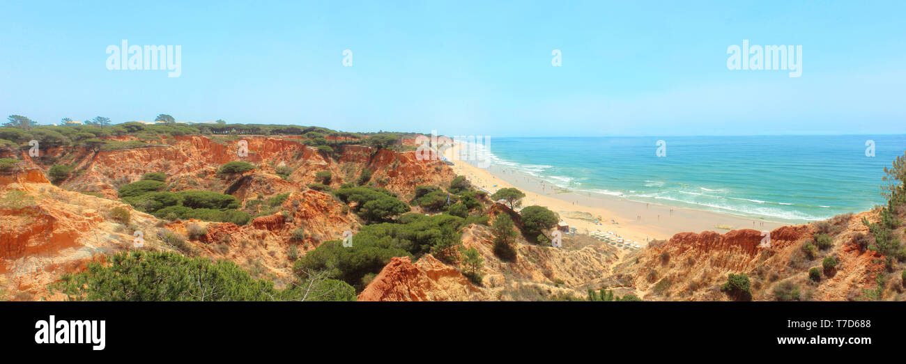 Panorama Strand von Olhos de Aqua, Albufeira, Portugal Stockfoto