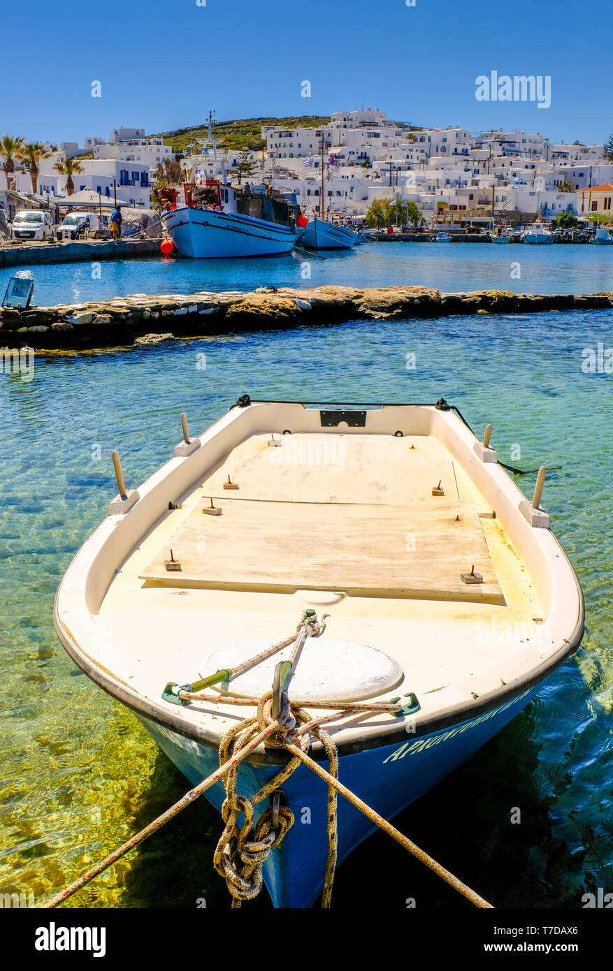 Boot am Hafen. Naoussa Dorf. Die Insel Paros. Kykladen Inseln. Griechenland. Stockfoto