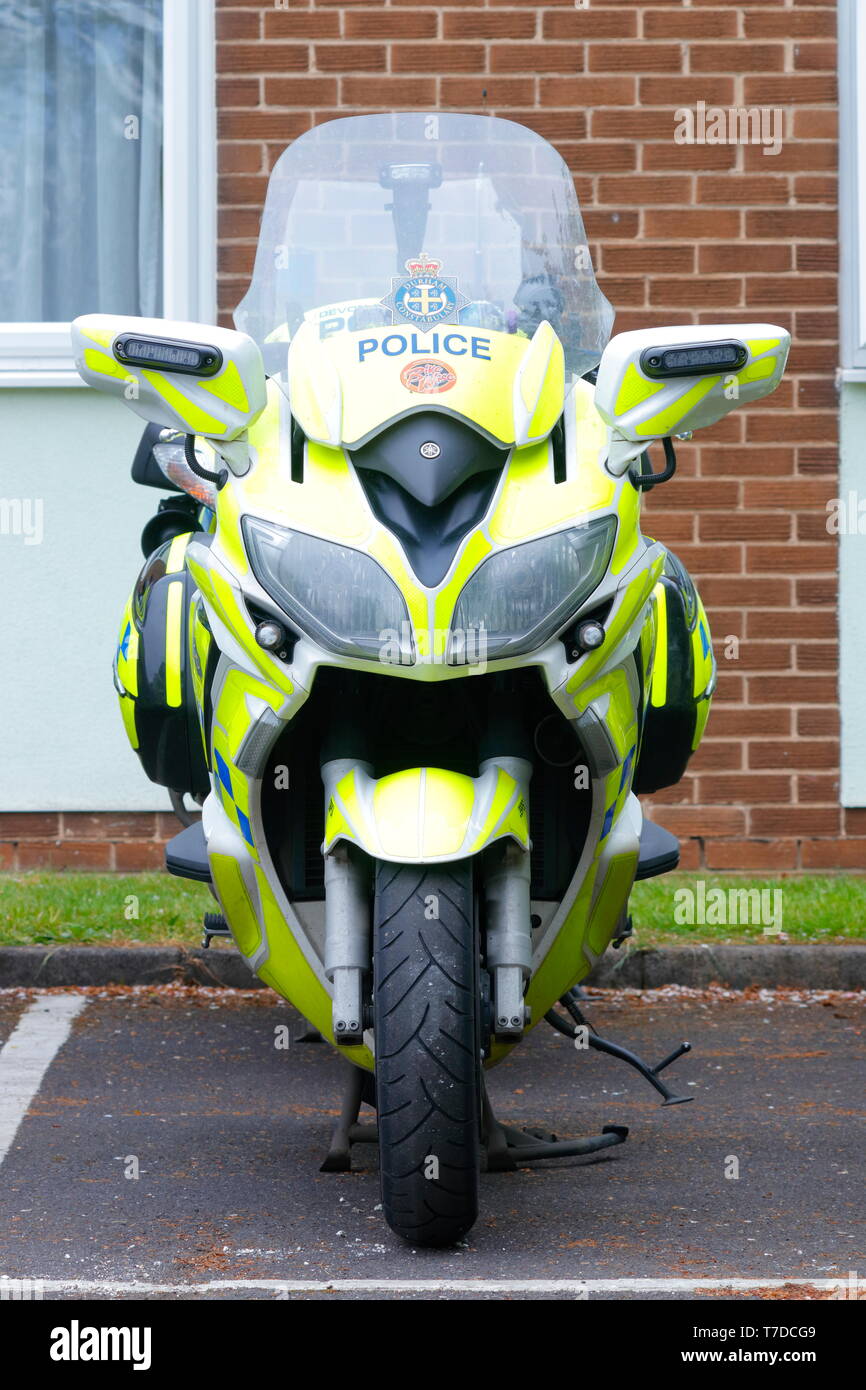 Ein BMW Polizei Motorrad abstellen, bevor Sie im Konvoi die Tour de Yorkshire Radrennen zu begleiten. Stockfoto