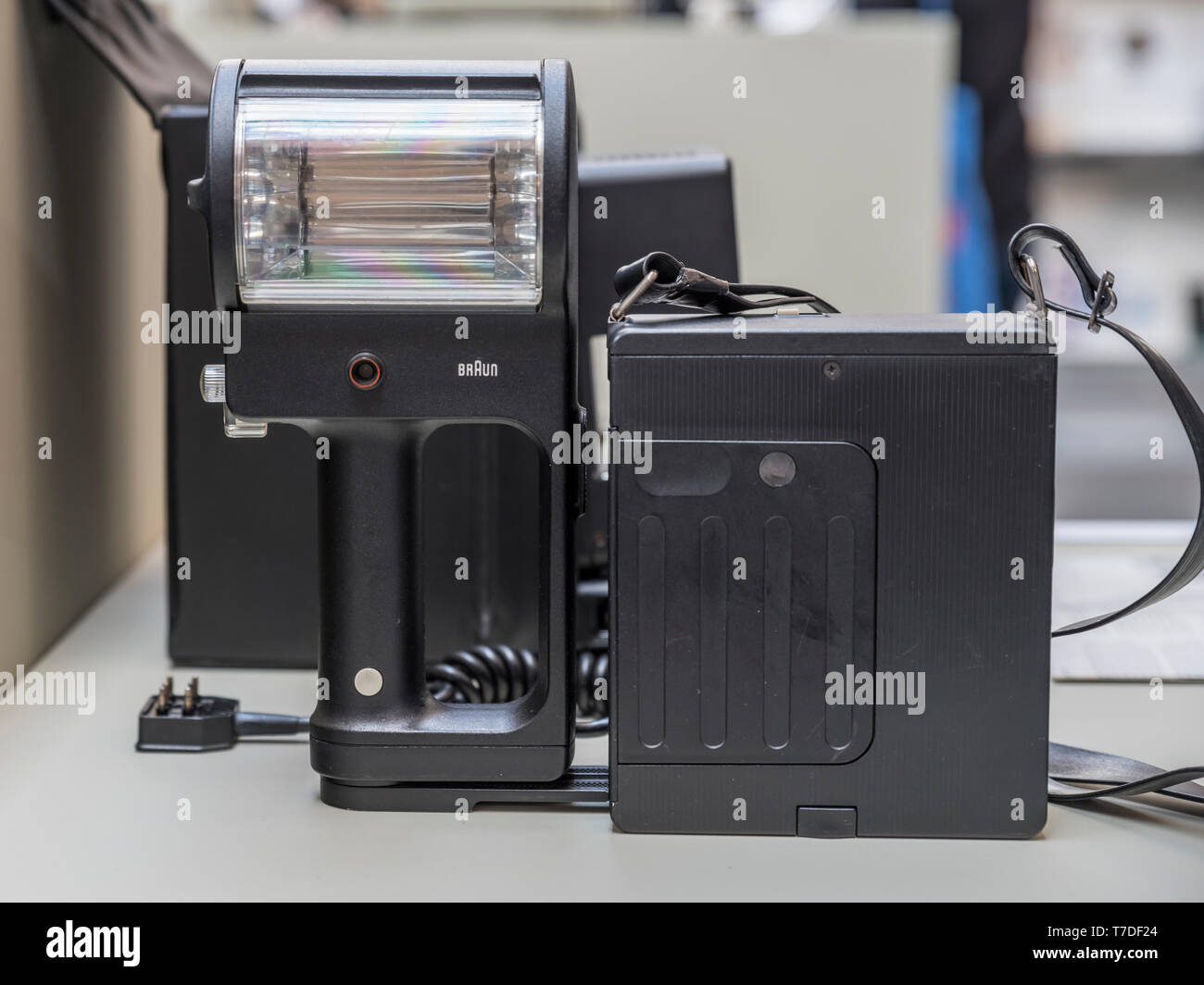 Iconic 20 c Braun Handheld elektronische Kamera Blitzgerät und Batteriegehäuse von Dieter Rams konzipiert Stockfoto