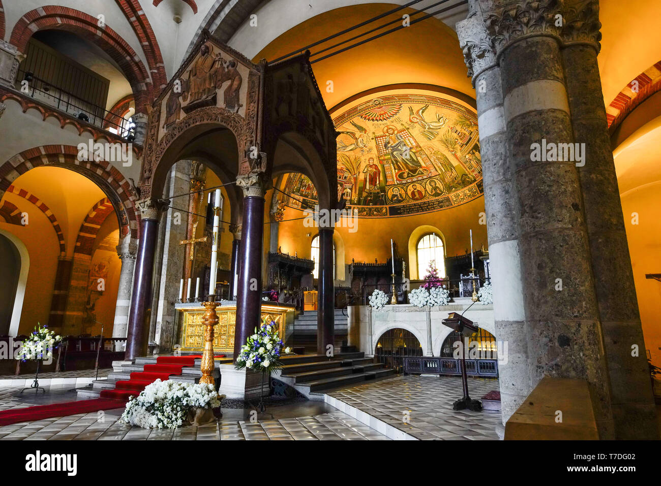 Eine der ältesten Kirchen in Mailand, Basilica di Sant'Ambrogio, Mailand, Lombardei, Italien. Stockfoto