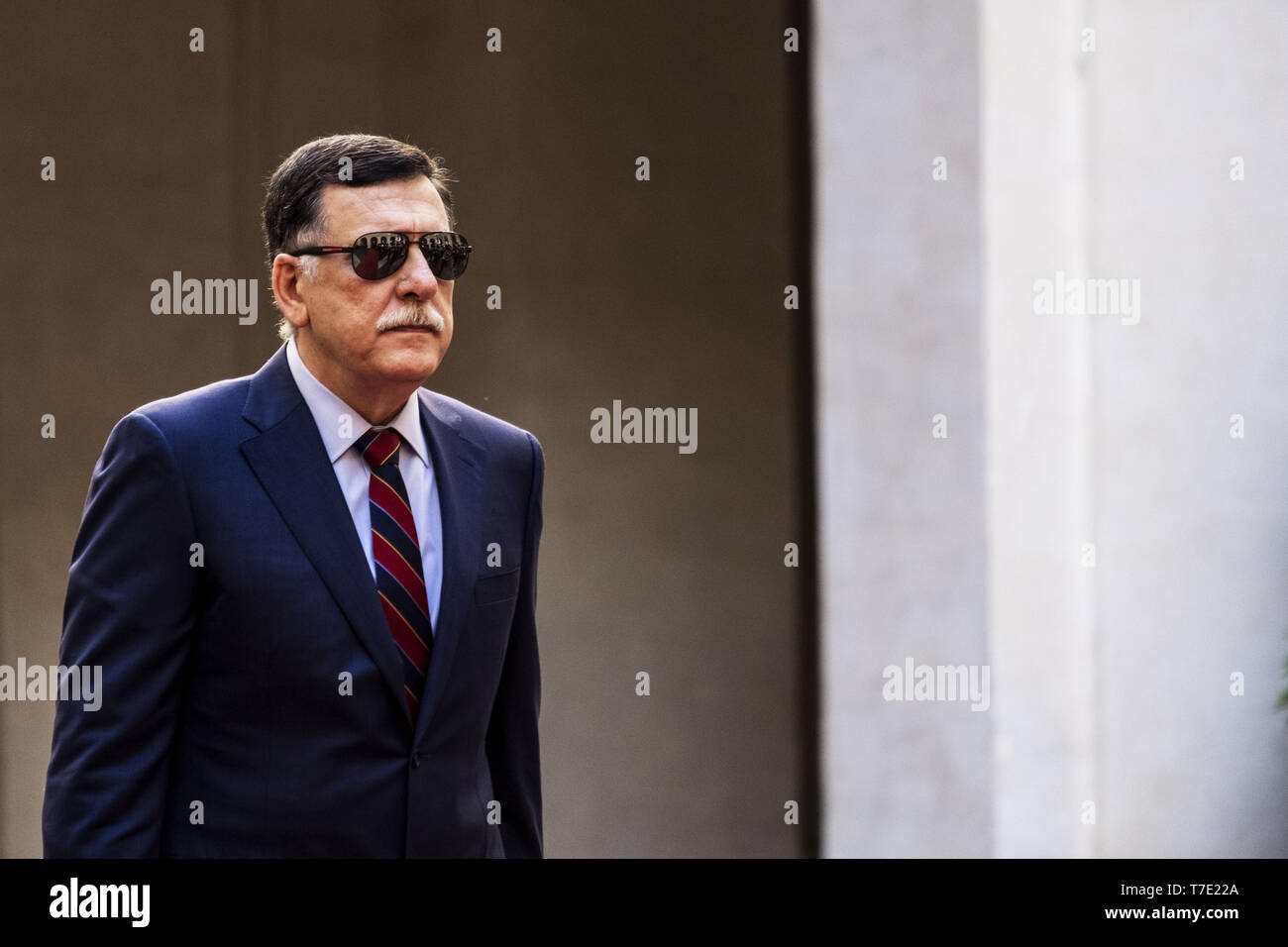 Rom, Roma, Italien. 6. Mai, 2019. Italiens Ministerpräsident Giuseppe Conte met Fayez Mustafa al-sarraj der Vorsitzende des Präsidiums Libyen und Premierminister einer Regierung der Nationalen Einvernehmen von Libyen im Palazzo Chigi in Rom. Libyens Al-Sarraj visits Europäischen Ländern Lösung für die anhaltende Krise zu überprüfen. Dies ist die erste Reise für Al-Sarraj seit dem Angriff auf Tripolis durch Khalifa Haftar Streitkräfte auf 04 April begonnen hat. Mehr als 300 Menschen getötet und mehr als 1.500 in den Wochen der Kampf in Libyen verletzt. Die offensive Kontrolle von Tripolis von Kha zu nehmen Stockfoto