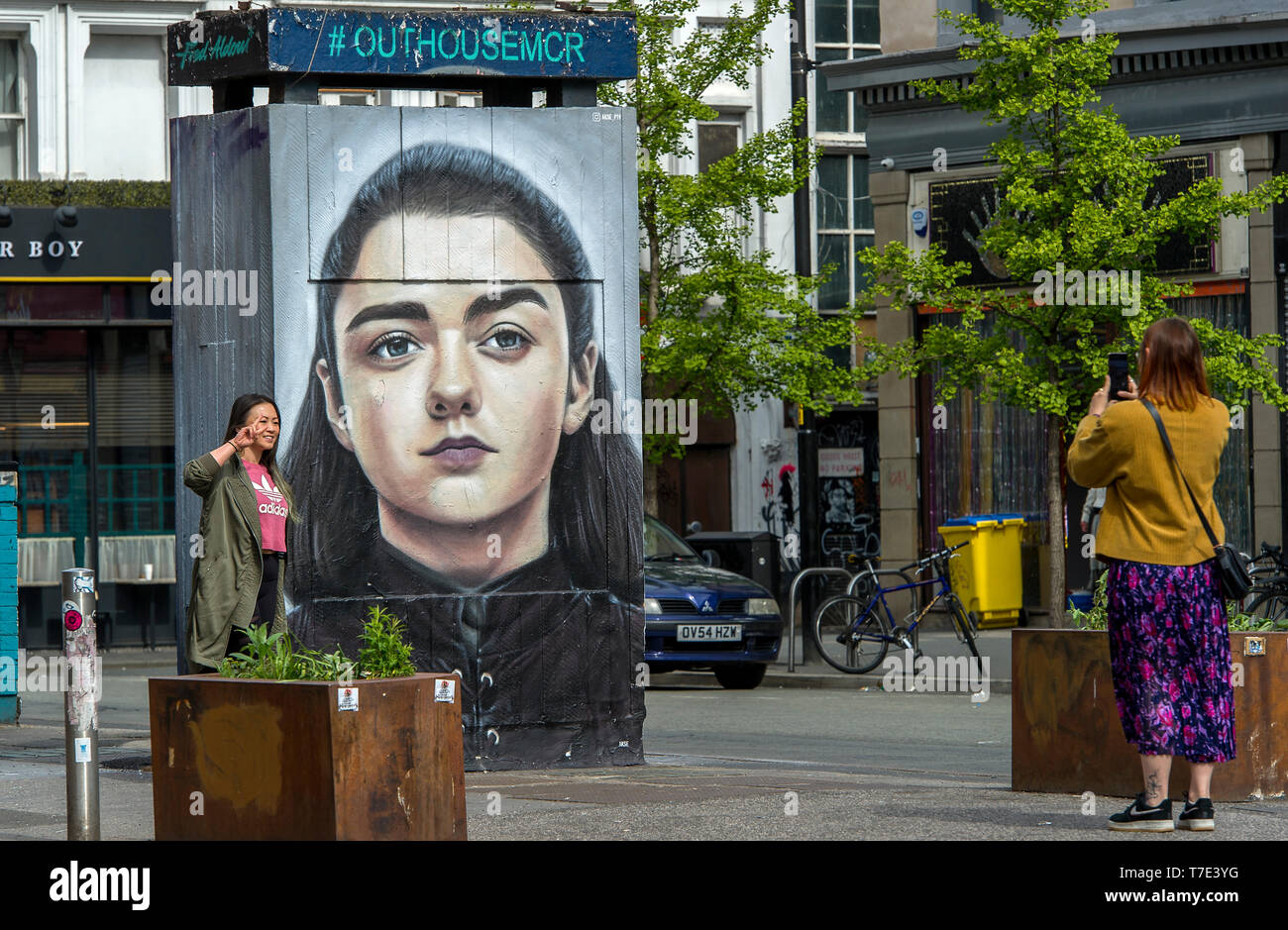 Manchester, Großbritannien. 7. Mai 2019. Ein neues Stück von Street Art hat in Stevenson Square im nördlichen Viertel von Manchester, UK erschienen. Das Kunstwerk zeigt die Spiel der Throne Charakter Arya Stark, gespielt von der Schauspielerin Maisie Williams, und wurde von der Künstlerin Akse, der in Frankreich geborene Straße Künstler, lebt und arbeitet in Manchester seit 1997 erstellt. Es ist alles Teil von Outdoor Public Art Project Outhouse MCR, die der Street Art - reichen Teil der Innenstadt beaufsichtigt. Credit: Paul Heyes/Alamy leben Nachrichten Stockfoto