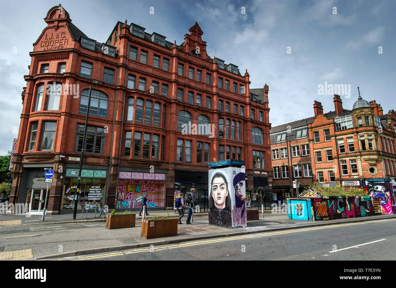 Manchester, Großbritannien. 7. Mai 2019. Ein neues Stück von Street Art hat in Stevenson Square im nördlichen Viertel von Manchester, UK erschienen. Das Kunstwerk zeigt die Spiel der Throne Charakter Arya Stark, gespielt von der Schauspielerin Maisie Williams, und wurde von der Künstlerin Akse, der in Frankreich geborene Straße Künstler, lebt und arbeitet in Manchester seit 1997 erstellt. Es ist alles Teil von Outdoor Public Art Project Outhouse MCR, die der Street Art - reichen Teil der Innenstadt beaufsichtigt. Credit: Paul Heyes/Alamy leben Nachrichten Stockfoto