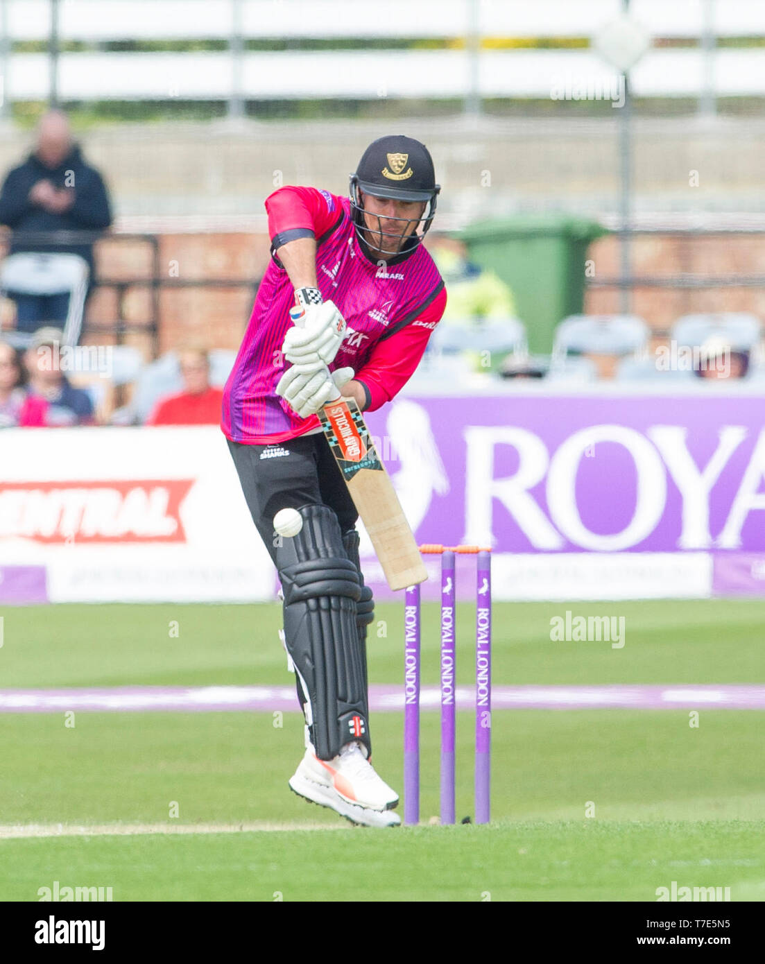 Brighton, UK. 7. Mai 2019 - Stiaan van Zyl schlagen für Sussex Haie während der Royal London eintägiger Pokalspiel zwischen dem Sussex Haie und glamorgan an der 1. zentralen County Boden in Hove. Foto: Simon Dack/Alamy leben Nachrichten Stockfoto