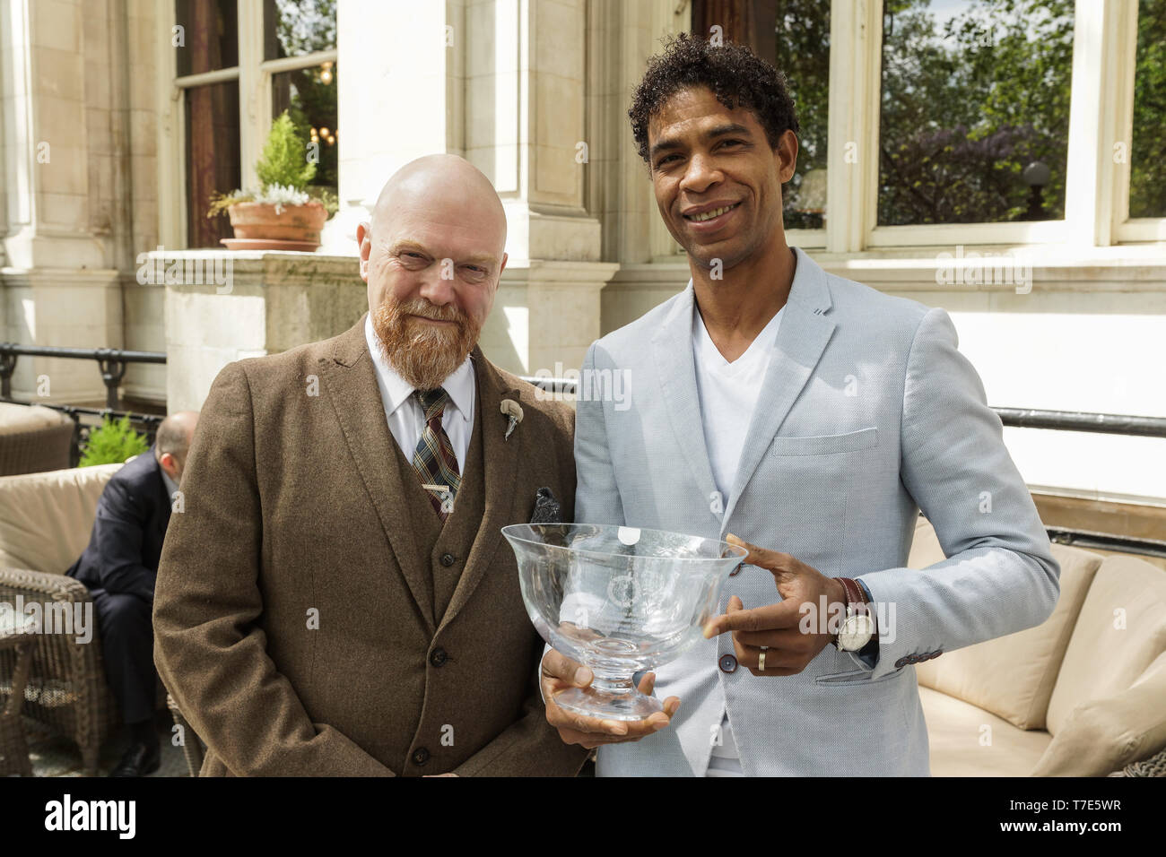 Die Nationalen Liberalen Club, Whitehall, London, UK. 07. Mai 2019. Graham Watt, Carlos Acosta. Tänzer Carlos Acosta CBE Empfänger der Critics' Circle Award 2018 für Verdienste um die Künste der Credit: Peter Hogan/Alamy leben Nachrichten Stockfoto