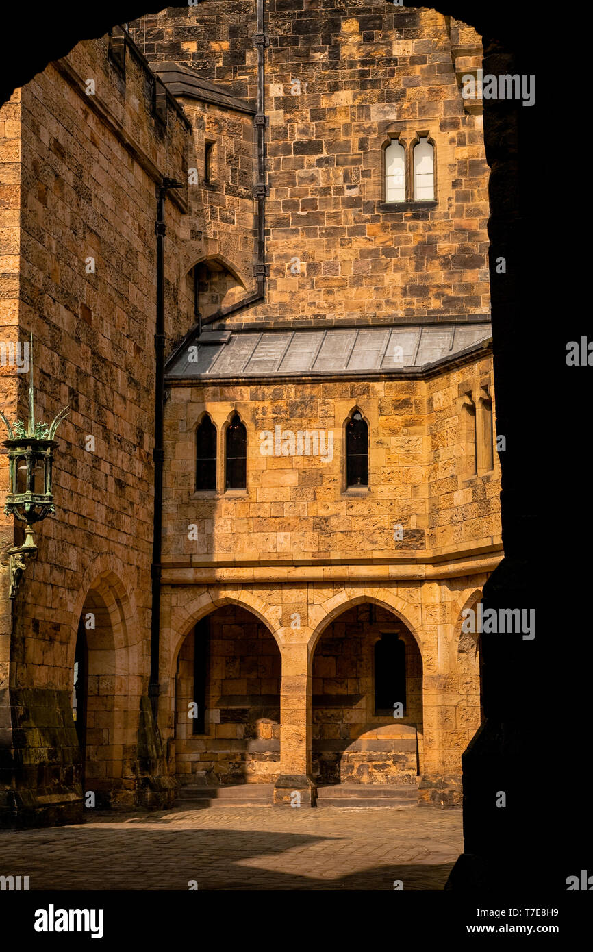 Alnwick Castle in der Frühlingssonne Stockfoto