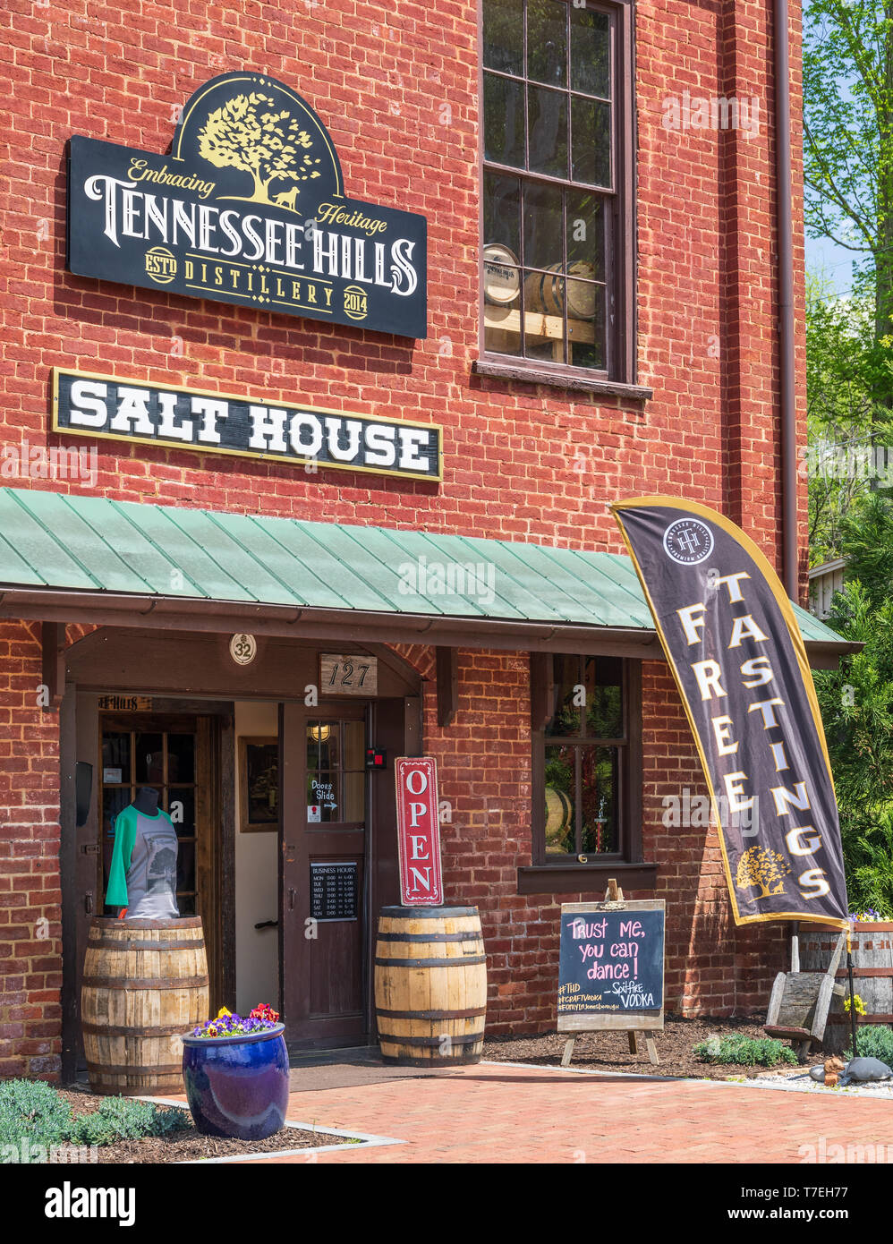 Erwin, TN, USA -4/28/19: Dieses Gebäude wurde 1840 durch Geschäftsmann William Crouch gebaut, und als General Store und Lager genutzt; dann in den verwendet Stockfoto