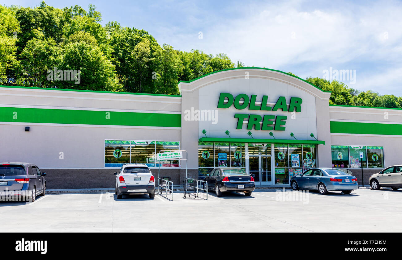 JOHNSON CITY, TN, USA -4/29/19: Dollar Tree ist eine Kette von Rabatt Vielfalt Geschäfte, in Chesapeake, Virginia, mit über 14.000 Filialen in Stockfoto