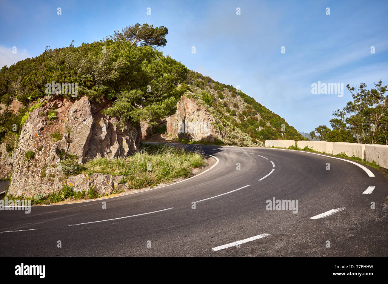 Malerische Straße im Anaga Gebirge, Teneriffa, Kanarische Inseln, Spanien. Stockfoto