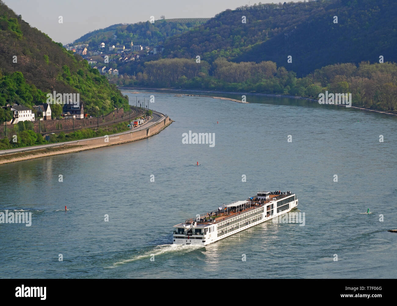 Viking River Cruises lange Schiff Baldur am mittleren Rhein vordere Position. Stockfoto