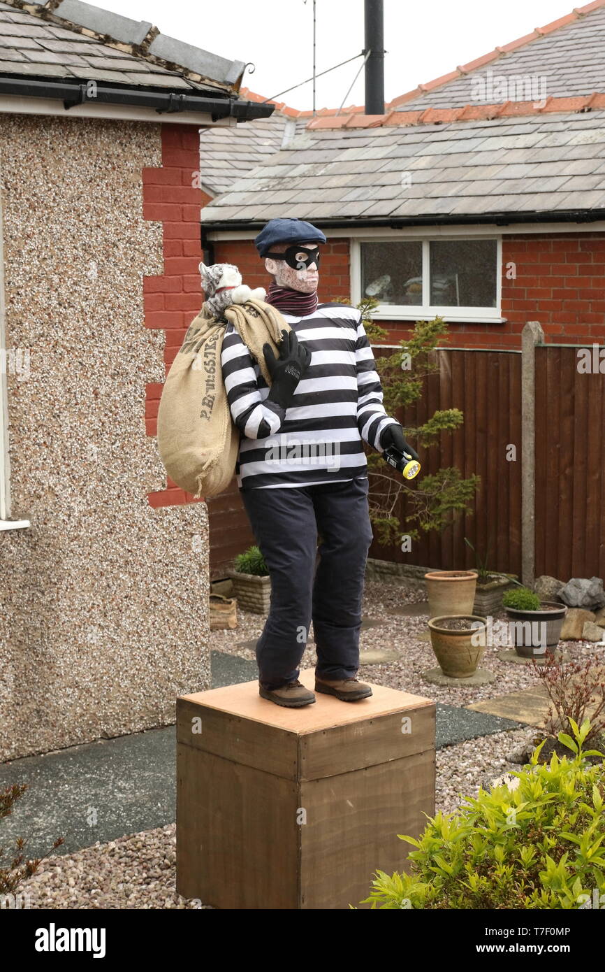 3 Scarecrow Festival Worsthorne Hurstwood Burnley Lancashire 6. Mai 2019 - Einbrecher Bill Stockfoto