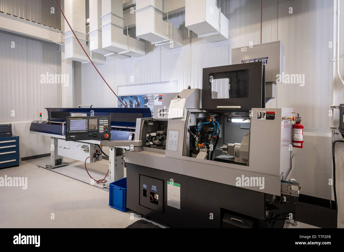 Automated Milling Lathe Machines In Factory Stockfoto