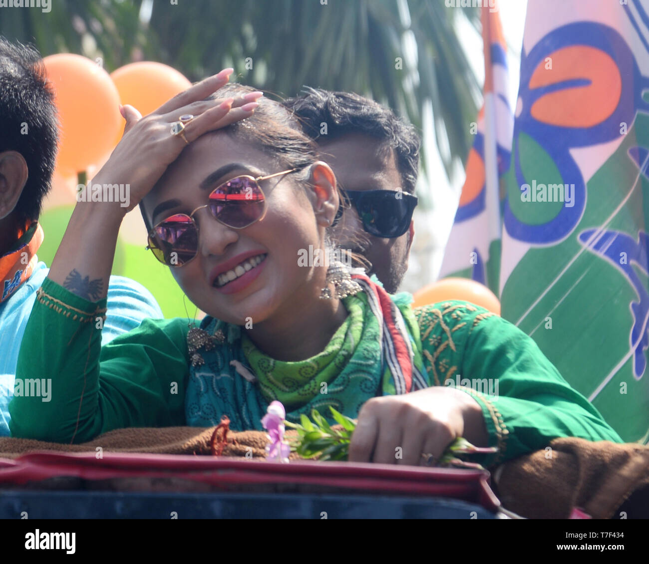 Kolkata, Indien. 05 Mai, 2019. Trinamool Congress oder t.m.c. Kandidat für den Wahlkreis Jadavpur Lok Sabha, Mimi Chakraborty Teil im Wahlkampf vor der Lok Sabha Abstimmung an Patuli Bereich stattfinden. Credit: Saikat Paul/Pacific Press/Alamy leben Nachrichten Stockfoto